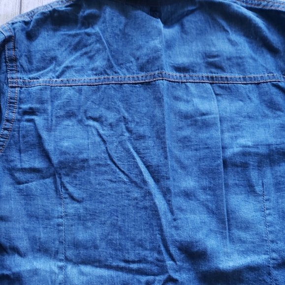 Brand new jean button down sze Medium - Picture 4 of 7